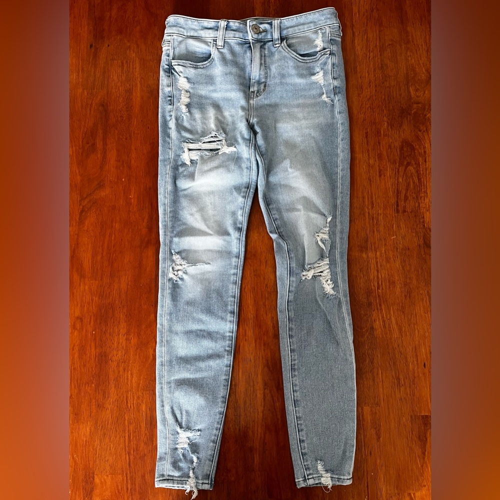 ‘American Eagle’ light blue ripped denim jeans.